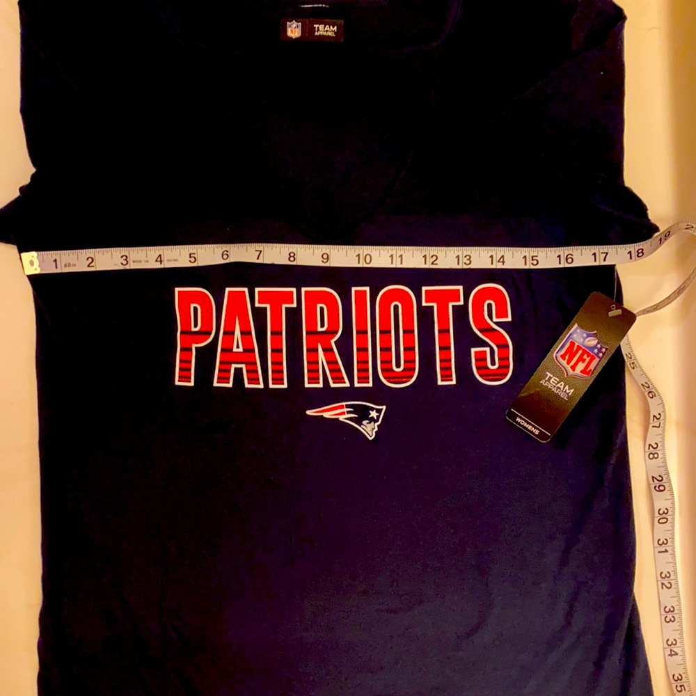 NFL New England Patriots women’s shirt with glitter and choker neckline SZ S NWT - Picture 4 of 11